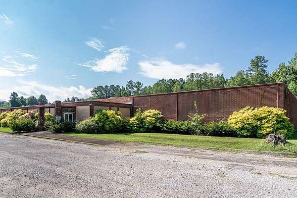 15 Acres of Improved Commercial Land for Sale in Heflin, Alabama
