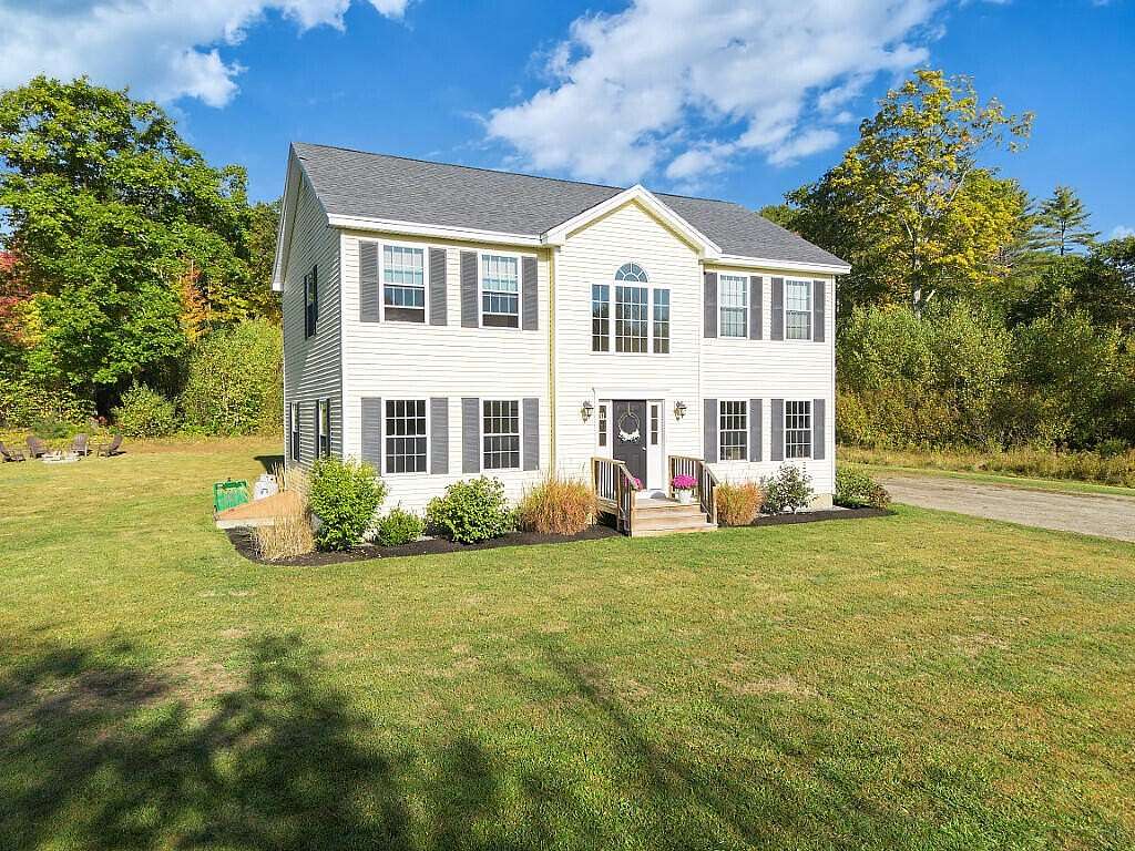 8.8 Acres of Residential Land with Home for Sale in West Gardiner Town, Maine