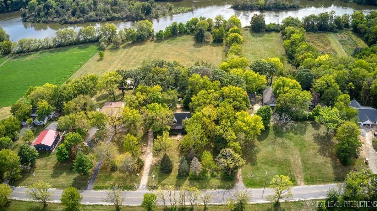 4.85 Acres of Residential Land with Home for Sale in Plano, Illinois