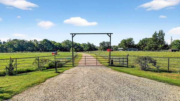 20 Acres of Agricultural Land with Home for Sale in Denison, Texas