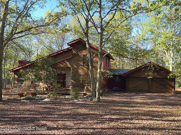 1.6 Acres of Residential Land with Home for Sale in Canadensis, Pennsylvania