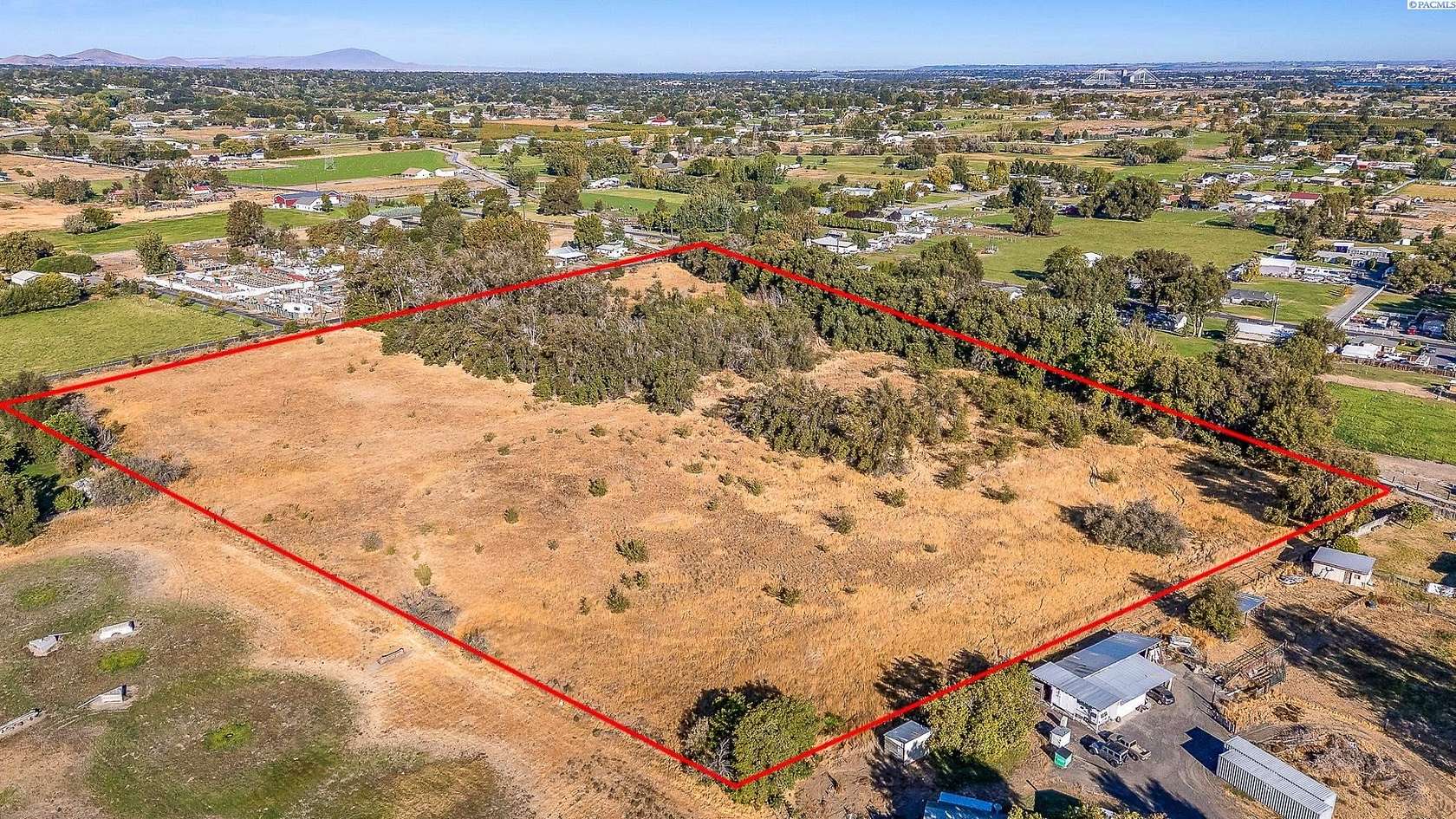 13.9 Acres of Land with Home for Sale in Kennewick, Washington