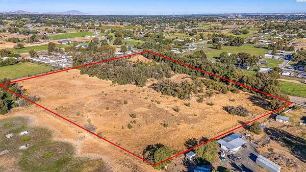 13.9 Acres of Land with Home for Sale in Kennewick, Washington