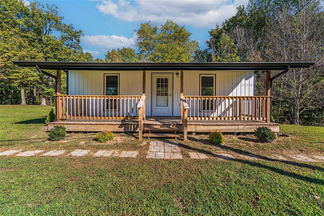 3 Acres of Residential Land with Home for Sale in Mammoth Cave, Kentucky