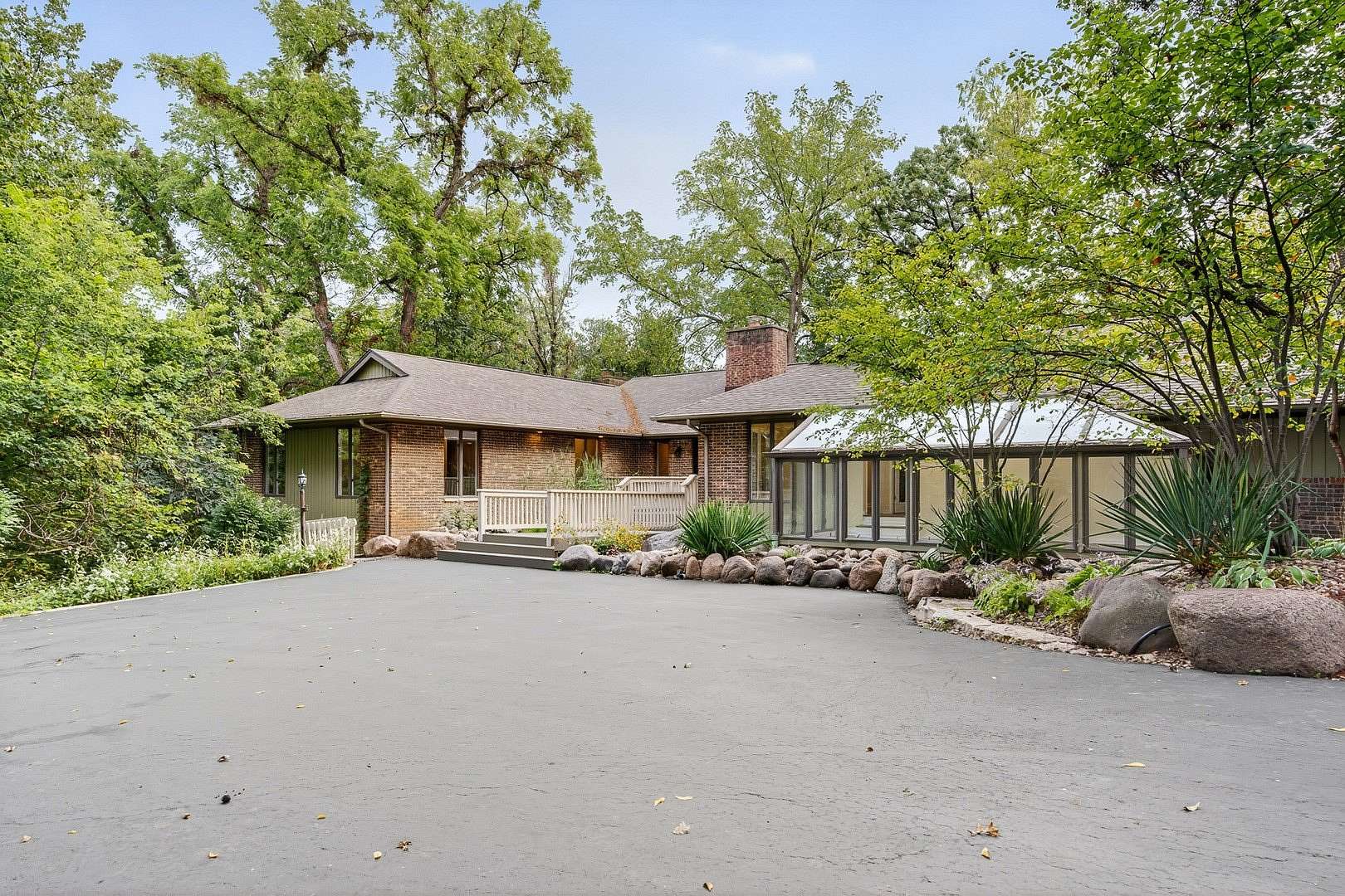 1.66 Acres of Residential Land with Home for Sale in Kildeer, Illinois