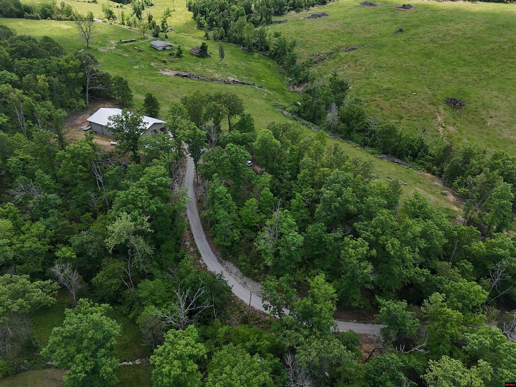 7.33 Acres of Residential Land with Home for Sale in Mountain Home, Arkansas