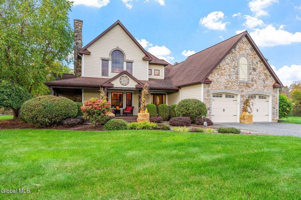 25 Acres of Agricultural Land with Home for Sale in Schodack Town, New York