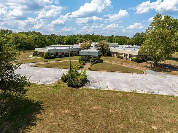 9.75 Acres of Improved Commercial Land for Auction in Horseshoe Bend, Arkansas