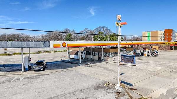 1.59 Acres of Improved Commercial Land for Sale in Manchester, Tennessee