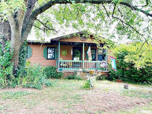 1.65 Acres of Residential Land with Home for Sale in Metropolis, Illinois