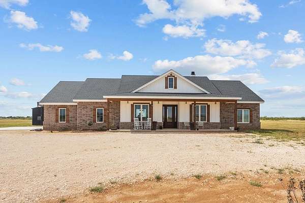 5.74 Acres of Residential Land with Home for Sale in Seminole, Texas