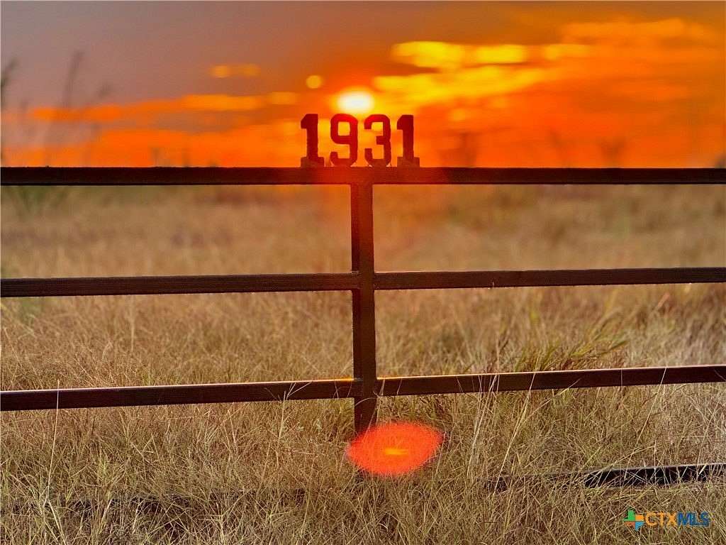 10 Acres of Land for Sale in Martindale, Texas