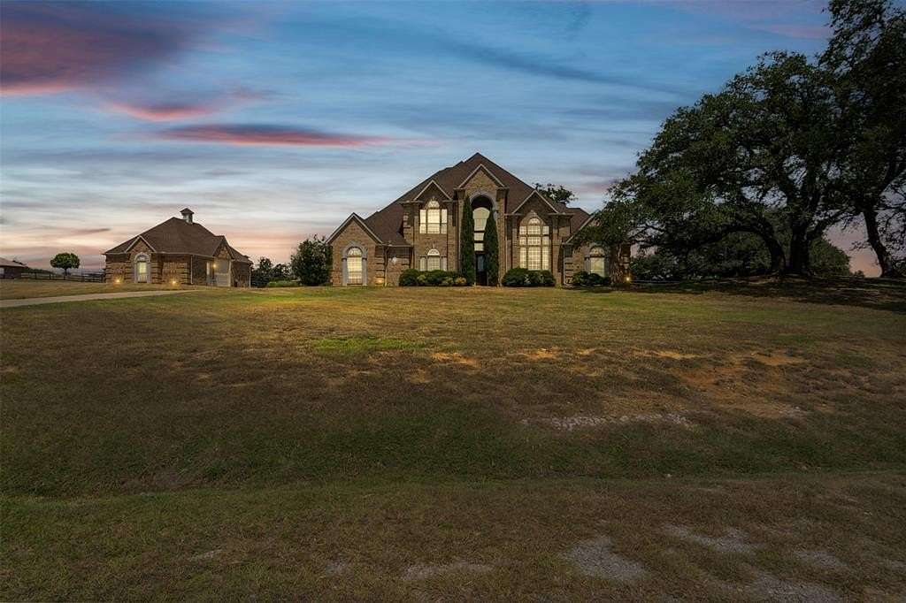 4 Acres of Residential Land with Home for Sale in Fort Worth, Texas