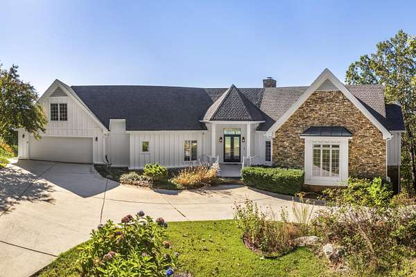 3.14 Acres of Residential Land with Home for Sale in Soddy-Daisy, Tennessee