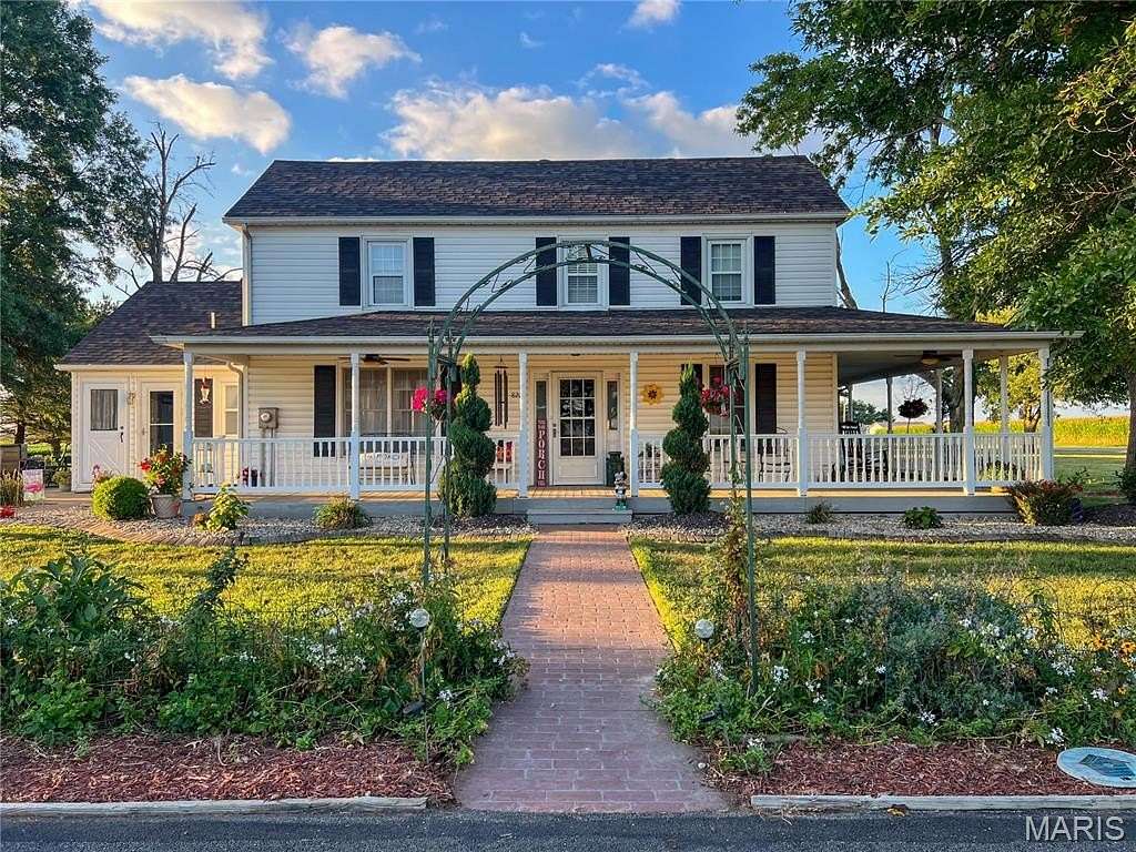 4 Acres of Residential Land with Home for Sale in Staunton, Illinois