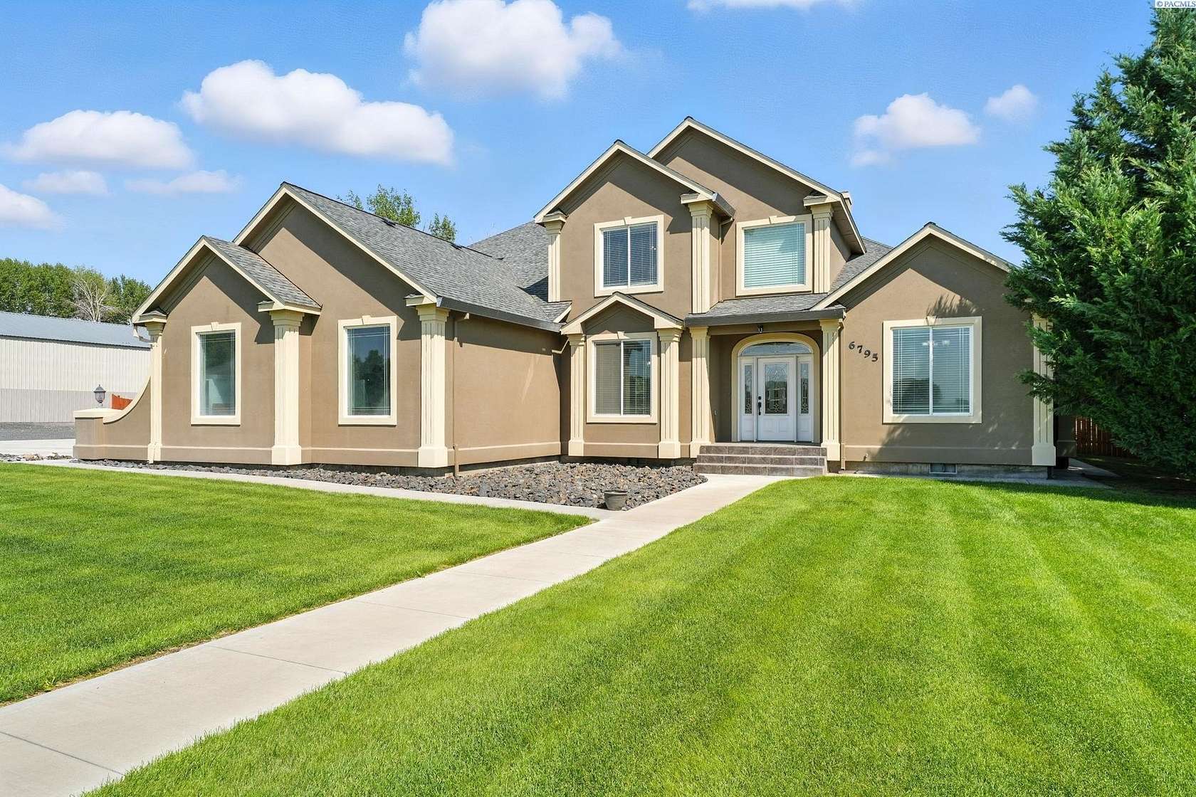 4.7 Acres of Residential Land with Home for Sale in Moses Lake, Washington