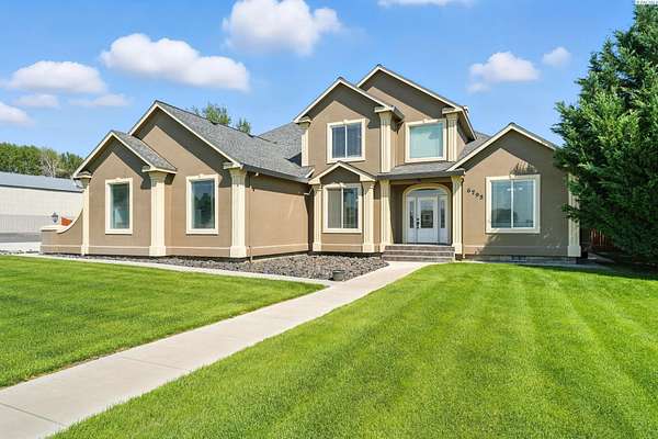 4.7 Acres of Residential Land with Home for Sale in Moses Lake, Washington