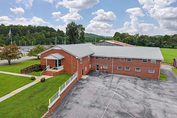 2.4 Acres of Improved Commercial Land for Sale in Sparta, Tennessee