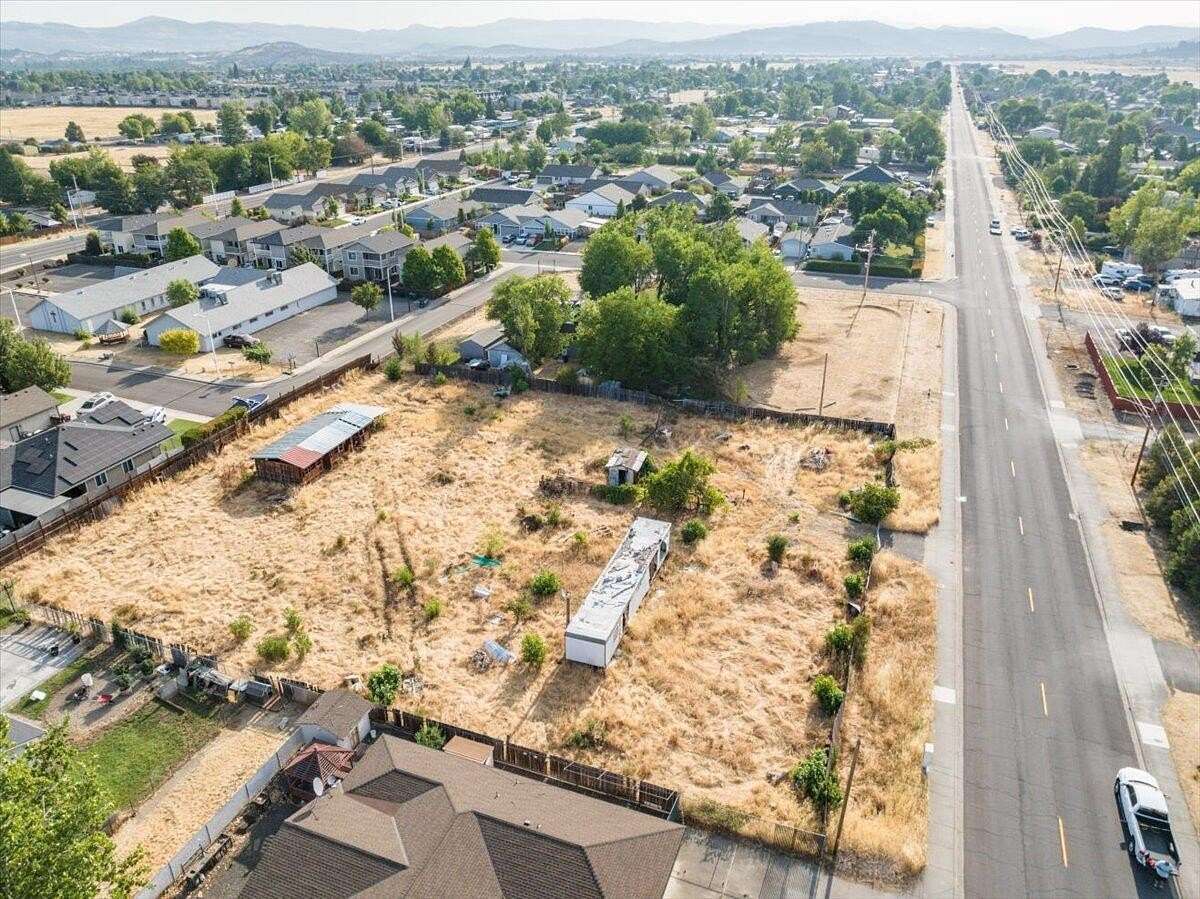 1 Acre of Residential Land for Sale in White City, Oregon