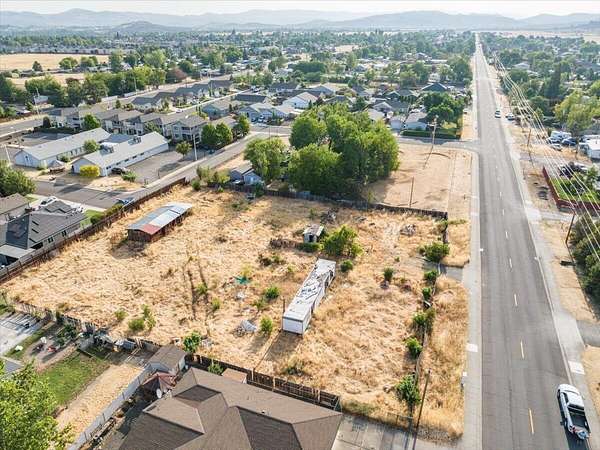 1 Acre of Land for Sale in White City, Oregon
