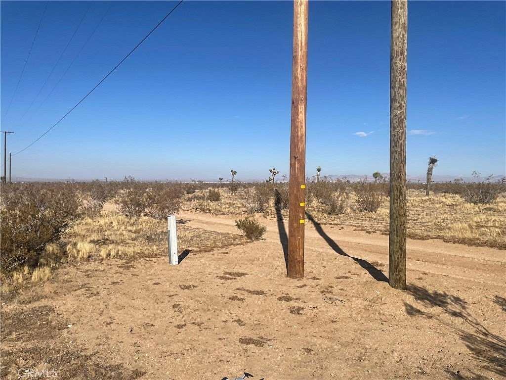 2.23 Acres of Residential Land for Sale in Phelan, California