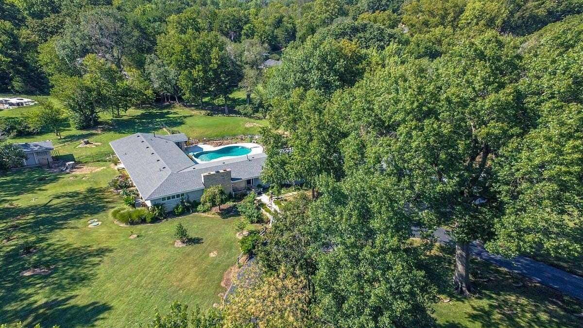 1.53 Acres of Residential Land with Home for Sale in Arkansas City, Kansas