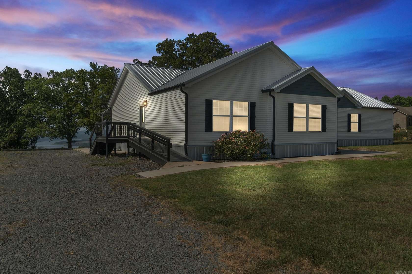 2.33 Acres of Residential Land with Home for Sale in Edgemont, Arkansas