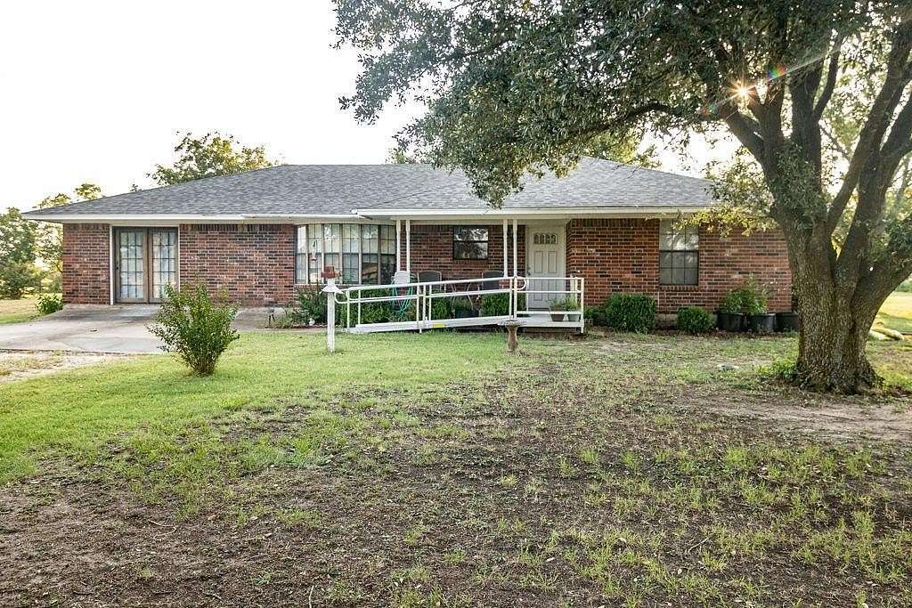 80.4 Acres of Land with Home for Sale in Hubbard, Texas