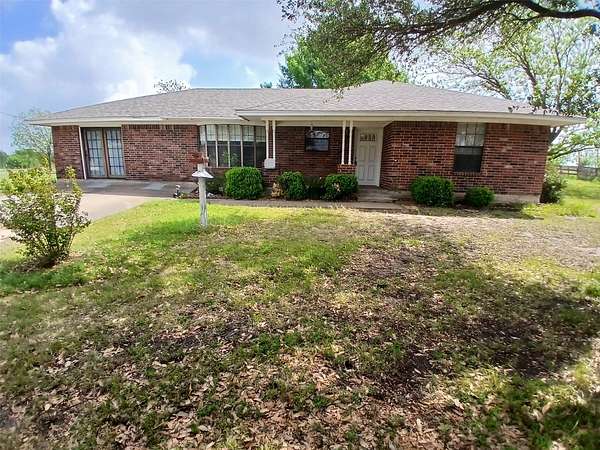 5 Acres of Land with Home for Sale in Hubbard, Texas