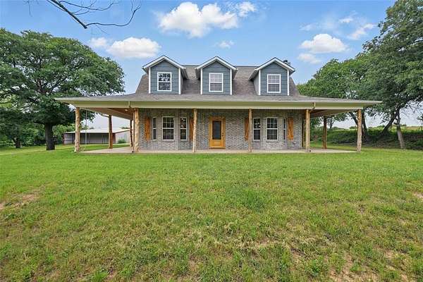 9.15 Acres of Residential Land with Home for Sale in Boyd, Texas