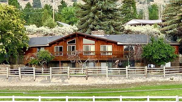 6.4 Acres of Land with Home for Sale in Klamath Falls, Oregon