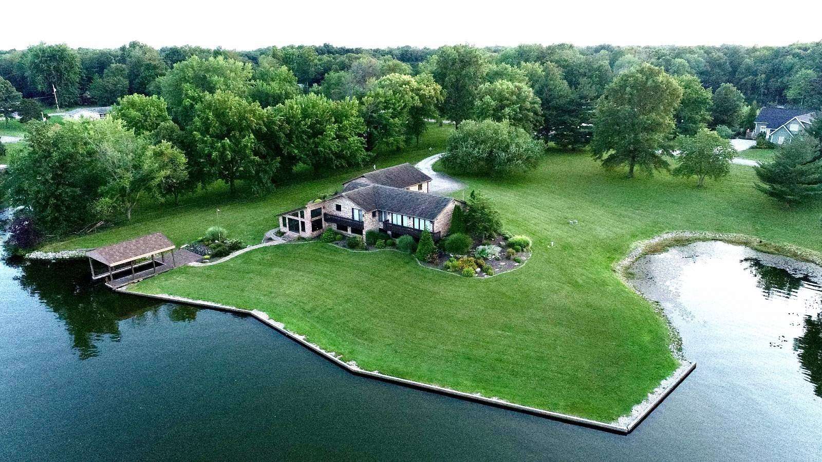 2 Acres of Residential Land with Home for Sale in Olney, Illinois