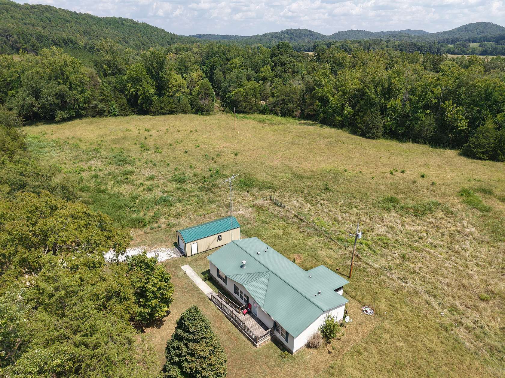 8.58 Acres of Land with Home for Sale in Melbourne, Arkansas