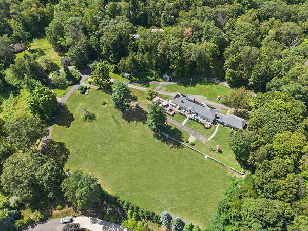 5 Acres of Residential Land with Home for Sale in Ridgefield, Connecticut