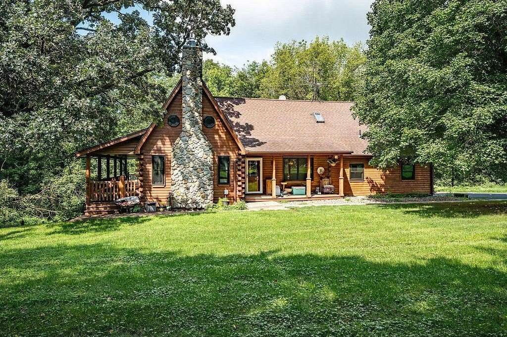 5 Acres of Residential Land with Home for Sale in Prescott, Wisconsin