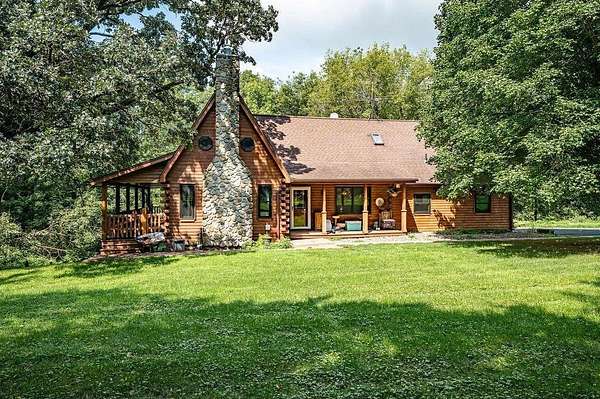 5 Acres of Residential Land with Home for Sale in Prescott, Wisconsin