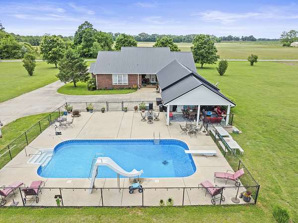 3.22 Acres of Residential Land with Home for Sale in Huntland, Tennessee