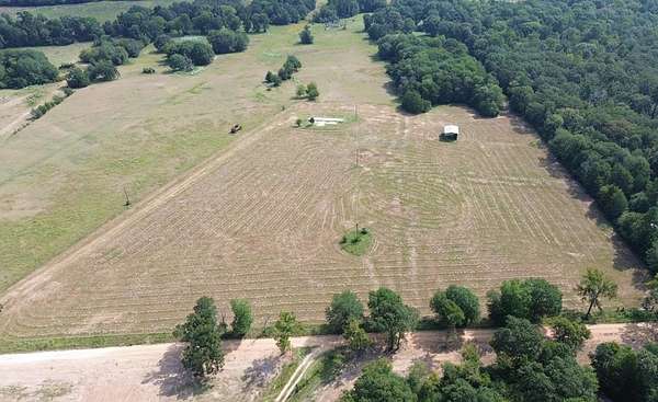 33 Acres of Agricultural & Residential Land for Sale in Crockett, Texas