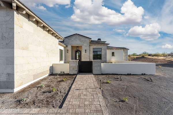 2.3 Acres of Residential Land with Home for Sale in Scottsdale, Arizona