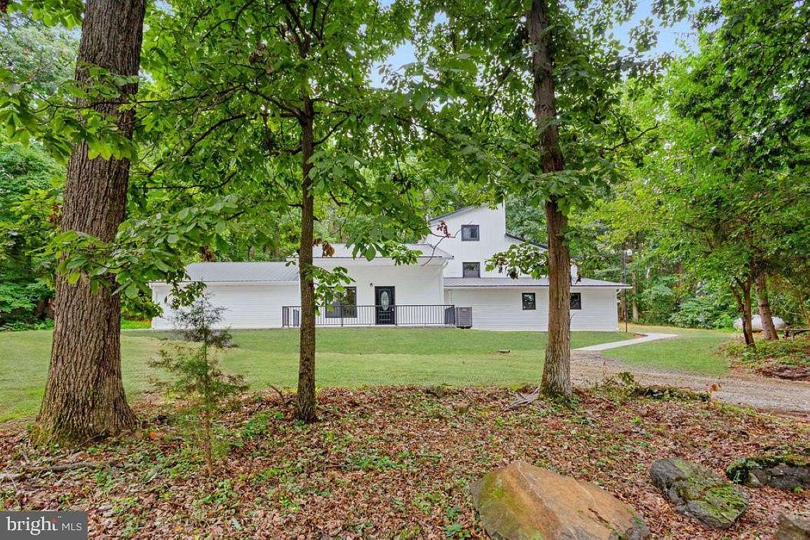 17.6 Acres of Land with Home for Sale in Gettysburg, Pennsylvania