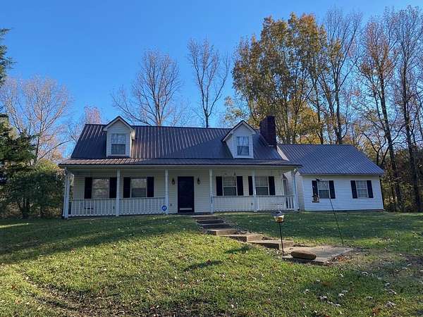 19 Acres of Land with Home for Sale in Senatobia, Mississippi