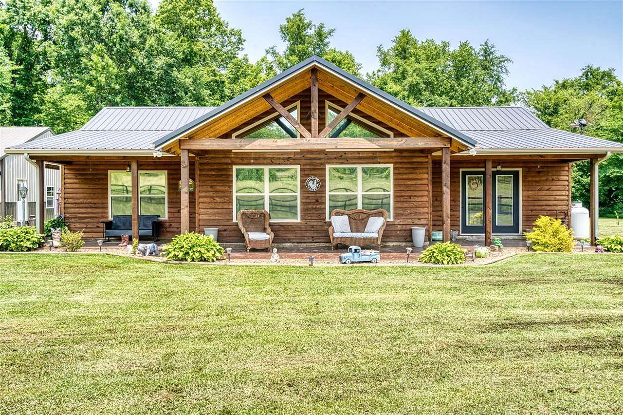 2.33 Acres of Residential Land with Home for Sale in Russellville, Kentucky