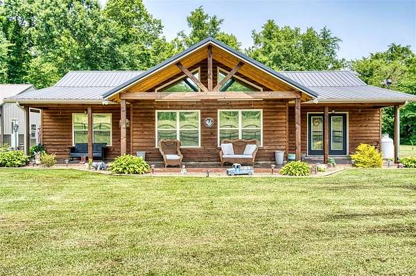 2.33 Acres of Residential Land with Home for Sale in Russellville, Kentucky