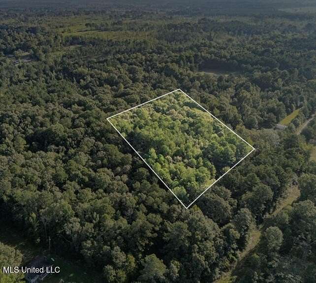 2 Acres of Residential Land for Sale in Camden, Mississippi