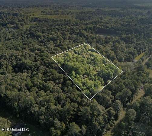 2 Acres of Residential Land for Sale in Camden, Mississippi