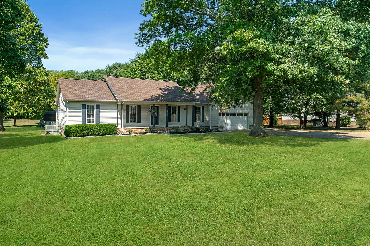 2 Acres of Residential Land with Home for Sale in Columbia, Tennessee