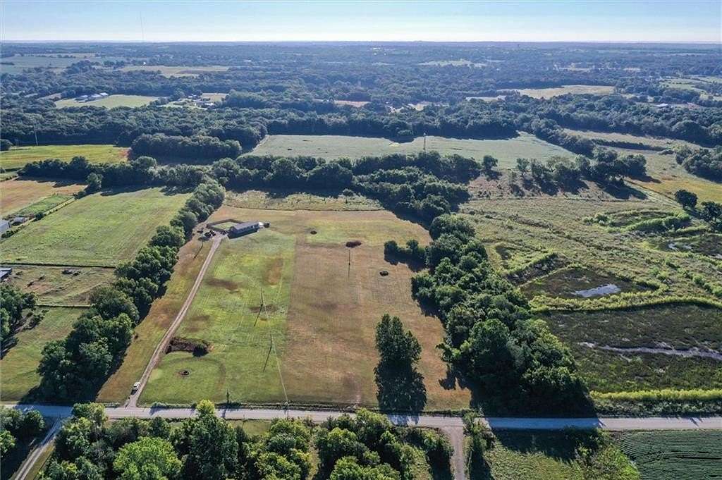 5 Acres of Residential Land for Sale in Tonganoxie, Kansas