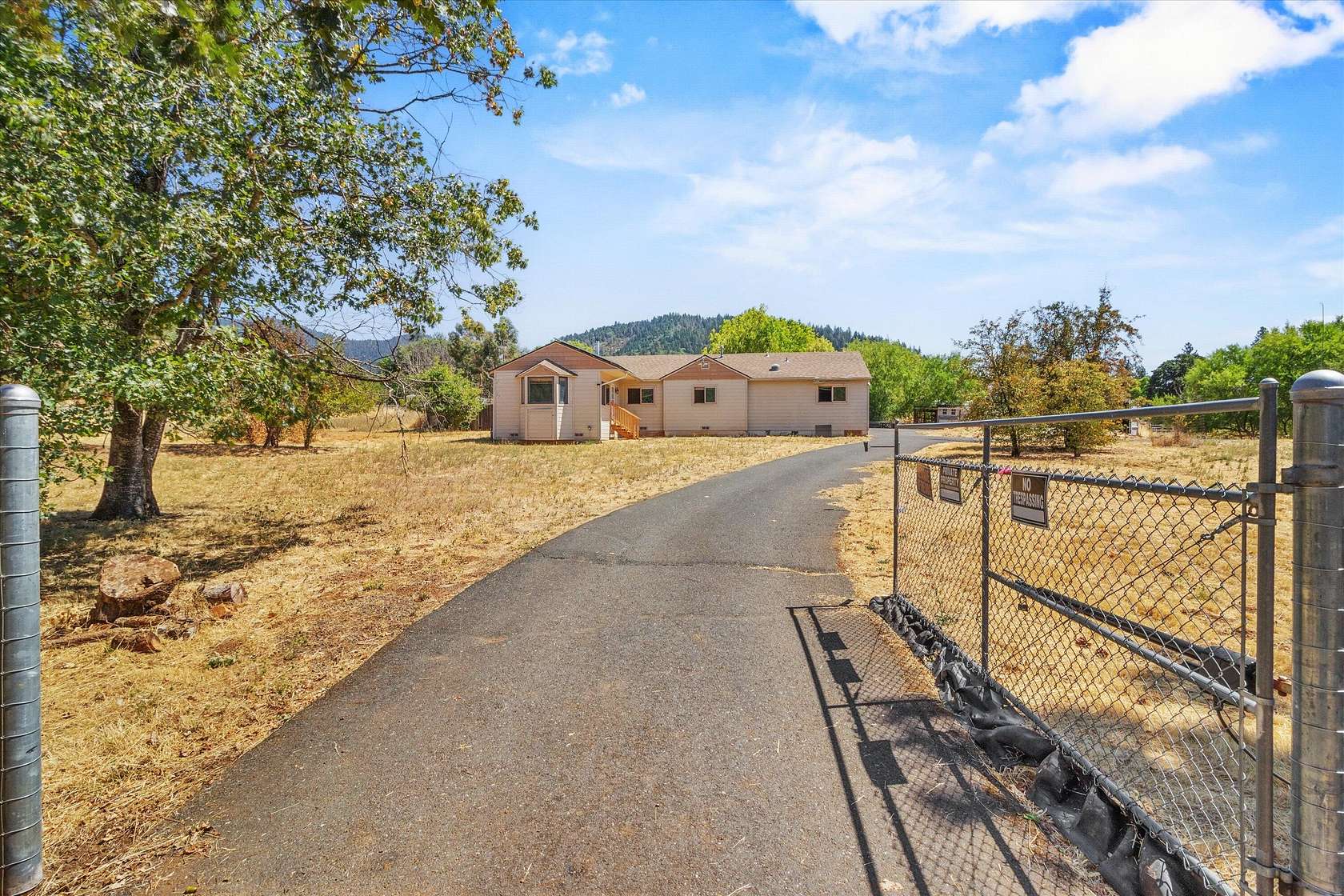 2 Acres of Residential Land with Home for Sale in Grants Pass, Oregon