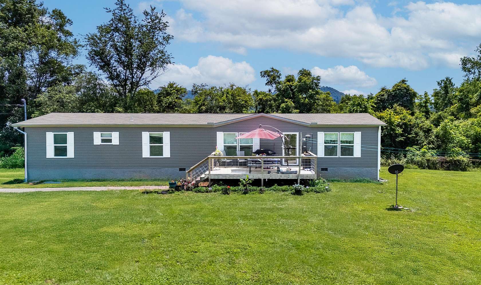 1.7 Acres of Residential Land with Home for Sale in Rutledge, Tennessee