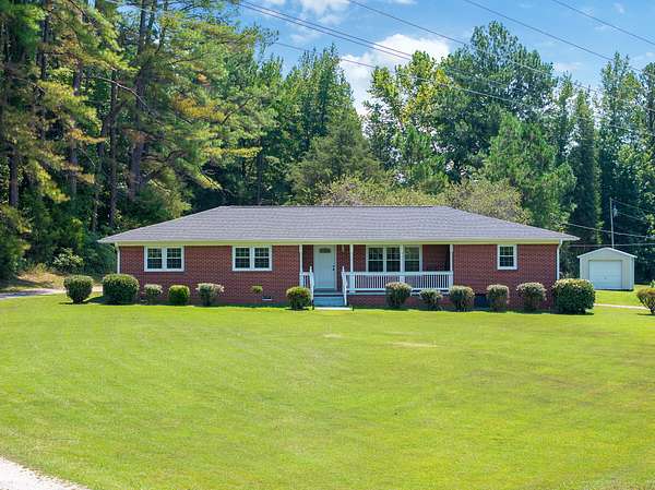 3.8 Acres of Residential Land with Home for Sale in Parsons, Tennessee